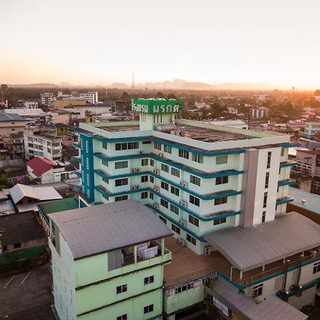 Morakot Twin Chumphon Hotel Ngoại thất bức ảnh