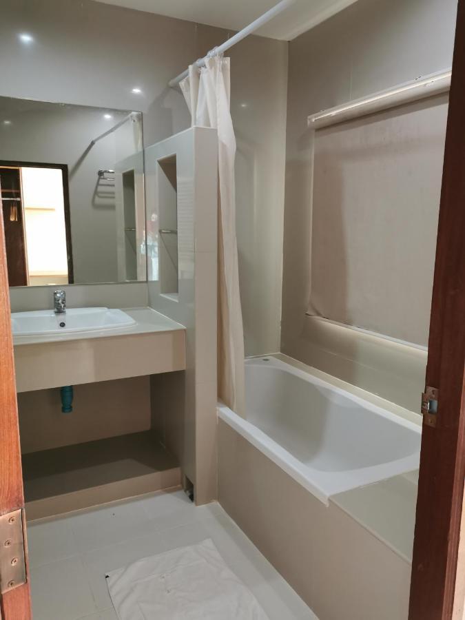 Morakot Twin Chumphon Hotel Ngoại thất bức ảnh