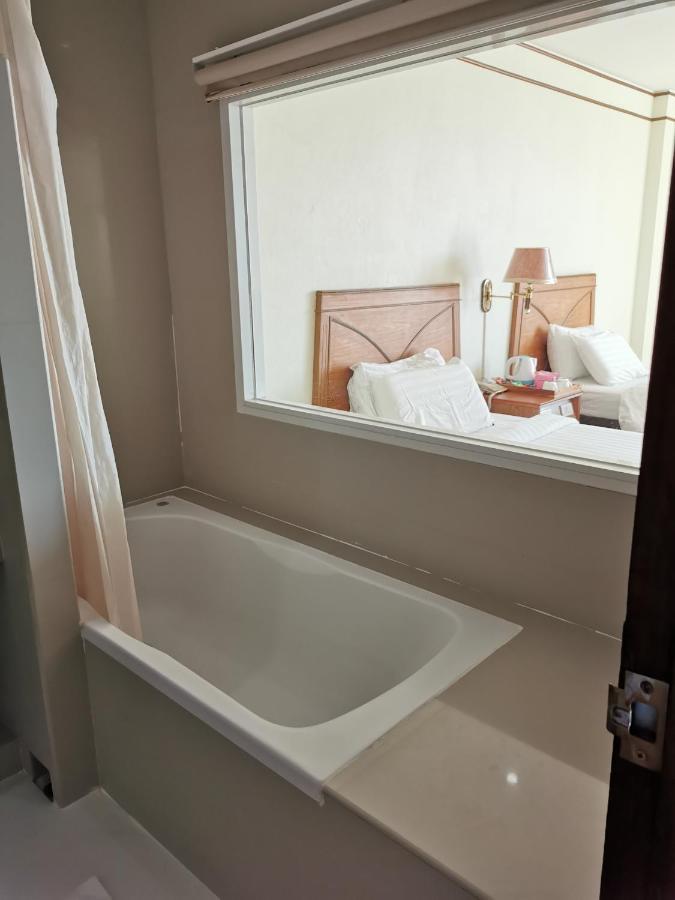 Morakot Twin Chumphon Hotel Ngoại thất bức ảnh