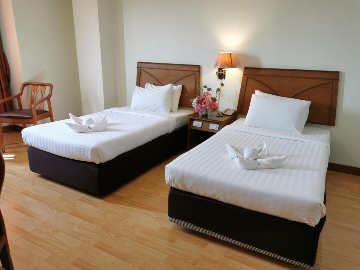 Morakot Twin Chumphon Hotel Ngoại thất bức ảnh