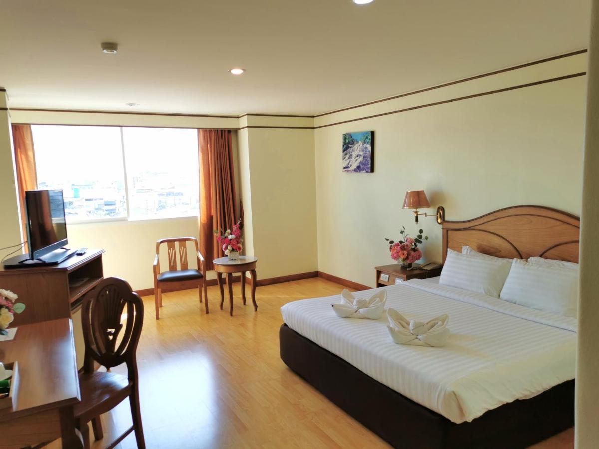 Morakot Twin Chumphon Hotel Ngoại thất bức ảnh