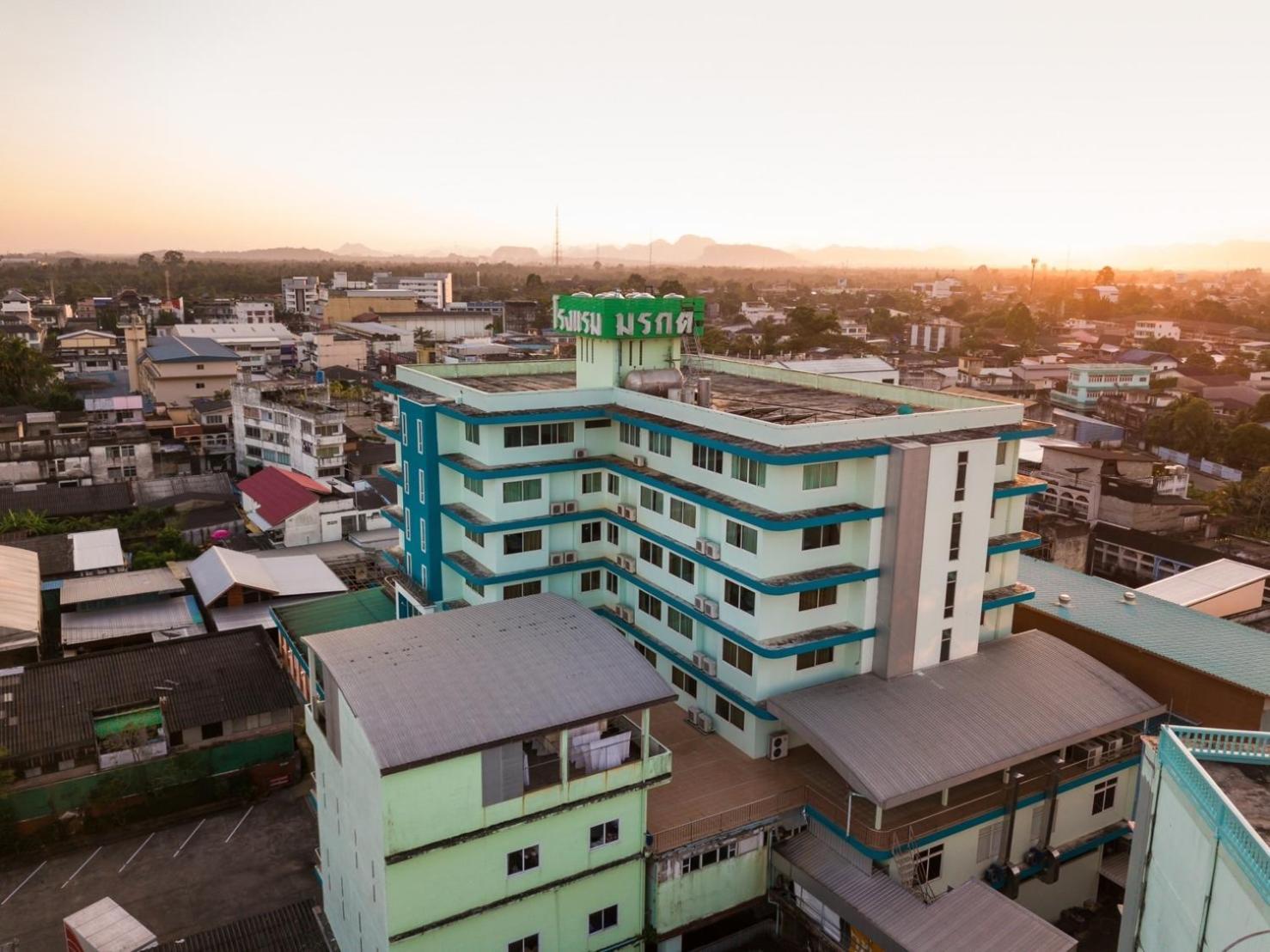 Morakot Twin Chumphon Hotel Ngoại thất bức ảnh