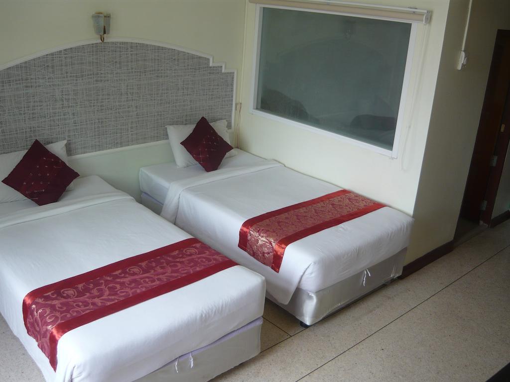 Morakot Twin Chumphon Hotel Ngoại thất bức ảnh