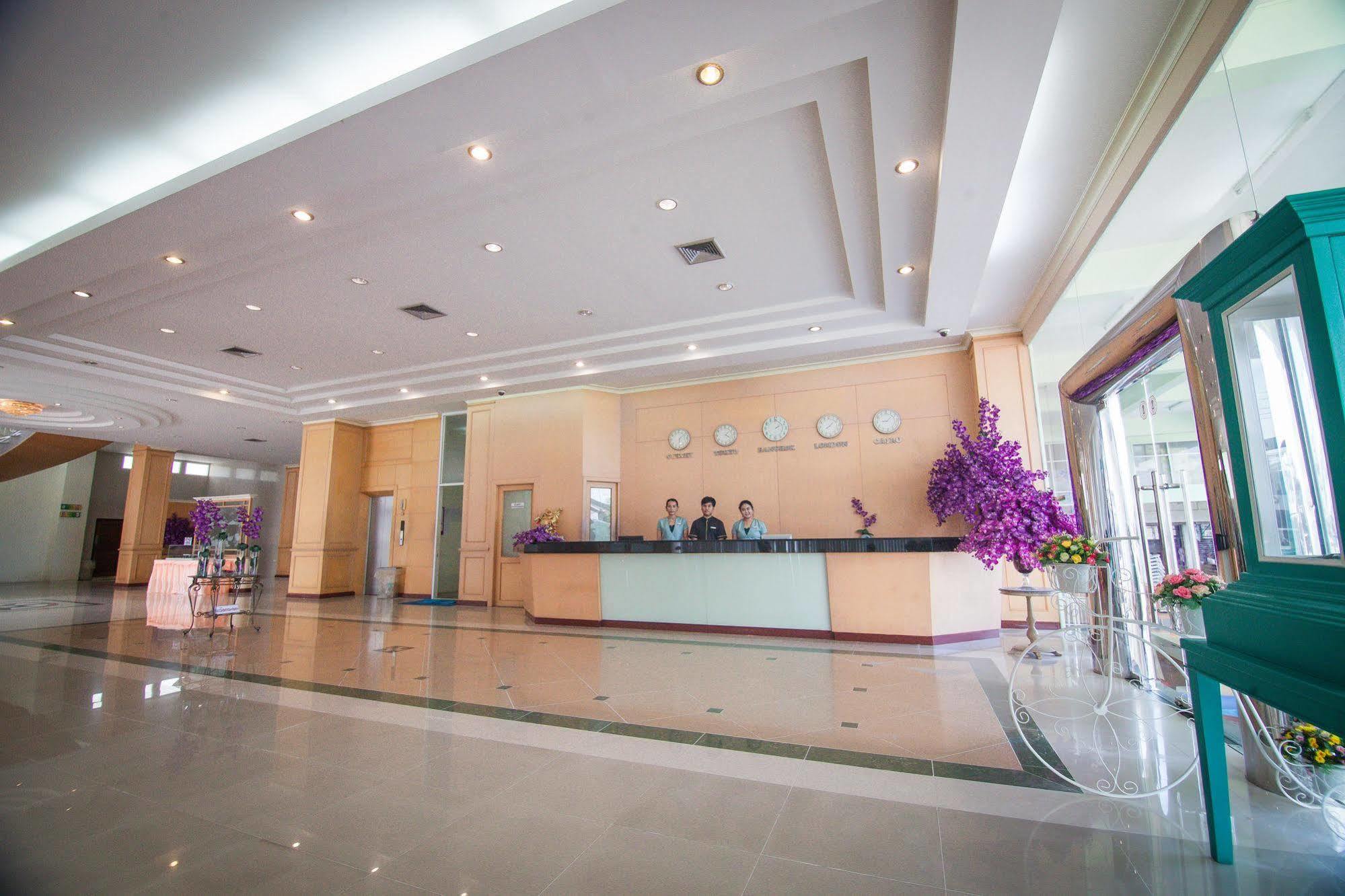 Morakot Twin Chumphon Hotel Ngoại thất bức ảnh